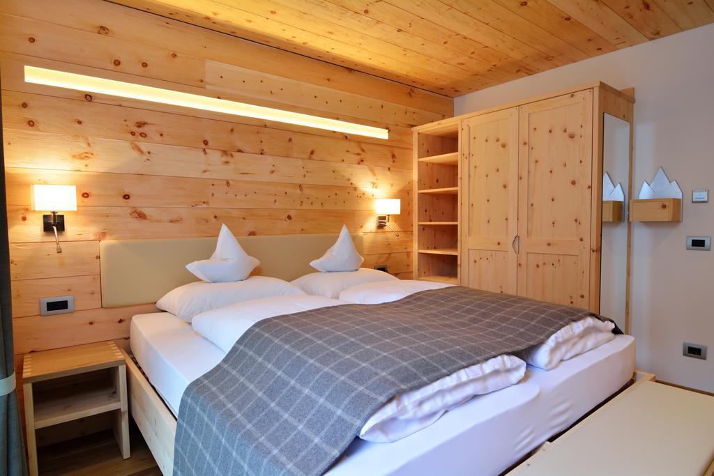 Отель Chalet Elisabeth Dolomites Alpin & Charme Сельва-ди-Валь-Гардена Номер фото