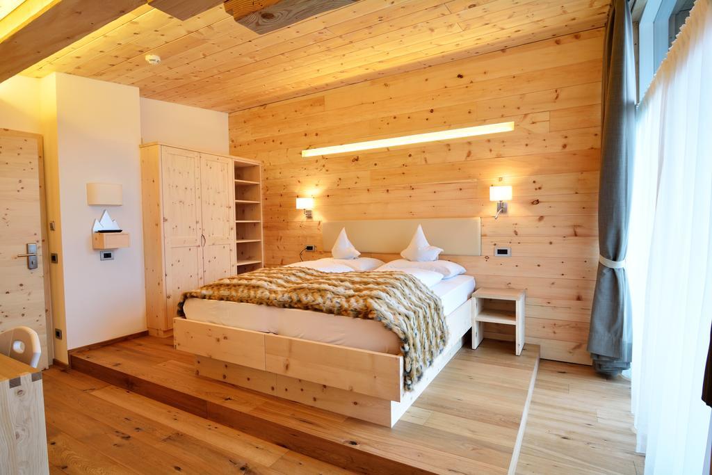 Отель Chalet Elisabeth Dolomites Alpin & Charme Сельва-ди-Валь-Гардена Экстерьер фото